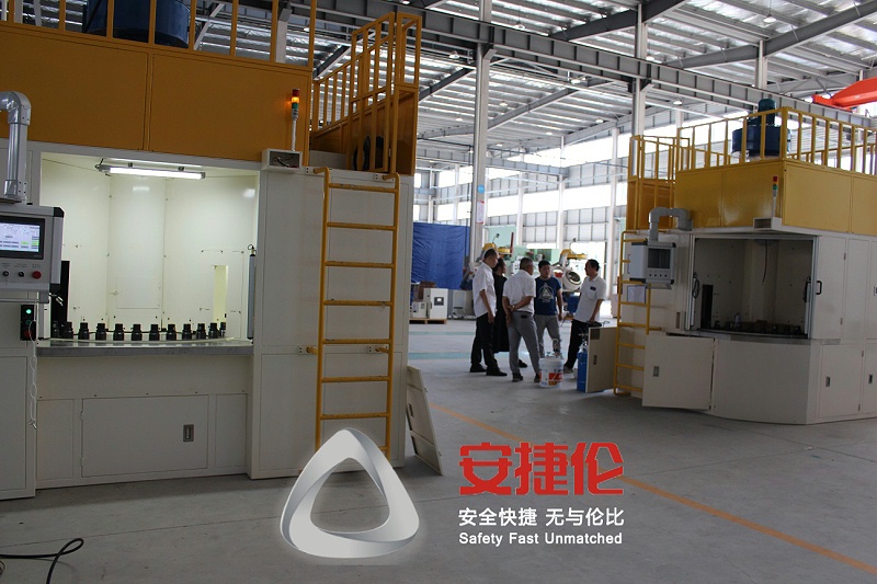 上海客戶參觀噴膠機、滾噴機 (1)